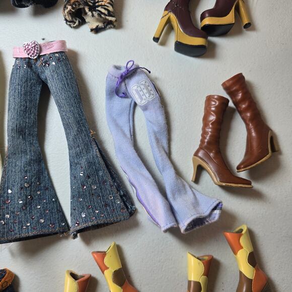Bratz Meygan Doll Bundle - 4 Dolls Clothes Shoes Sleepover Strut It Xpress It - Picture 7 of 10